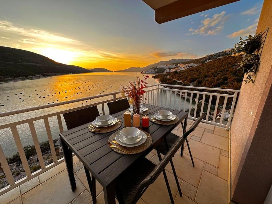 Beautiful Fully Renovated Apartment By The Sea, Large Balcony With Enchanting Views Neum Eksteriør bilde